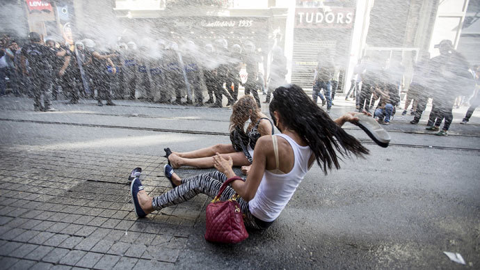 Police fire water cannon & rubber bullets at gay pride Istanbul parade